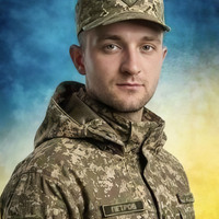 У громаді на Прилуччині попрощалися із загиблим військовим ЗСУ Петром Петровим