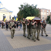 У Прилуках попрощалися із загиблим військовим ЗСУ Олександром Лободою