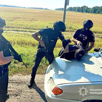 Прилуцькі поліцейські затримали торгівця зброєю та боєприпасами