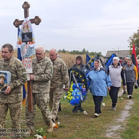 Вийшов на перше завдання і загинув: на Прилуччині попрощалися із військовим ЗСУ Романом Повхом