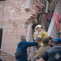 Врятовану з-під завалів у Прилуках 3-річну Златославу виписали з лікарні