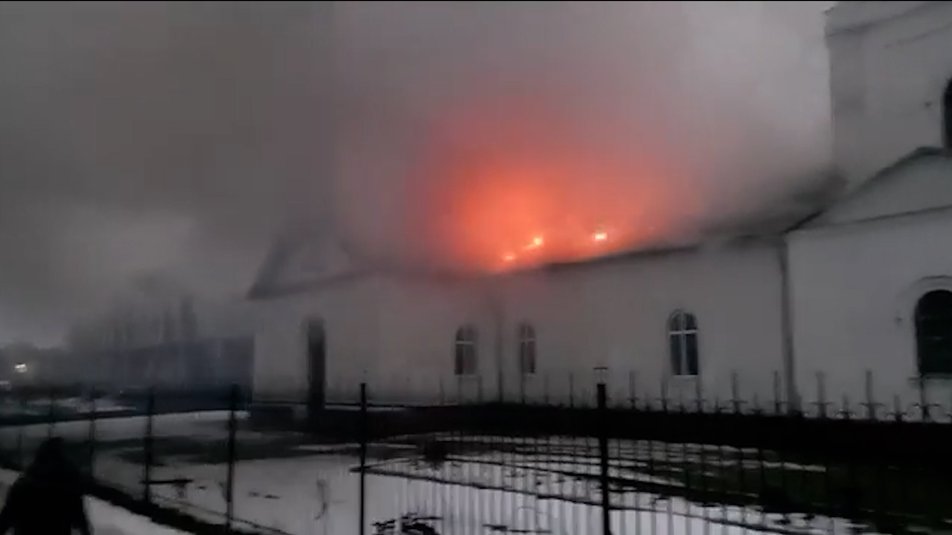 У селі Журавка, що в Прилуцькому районі, горить церква