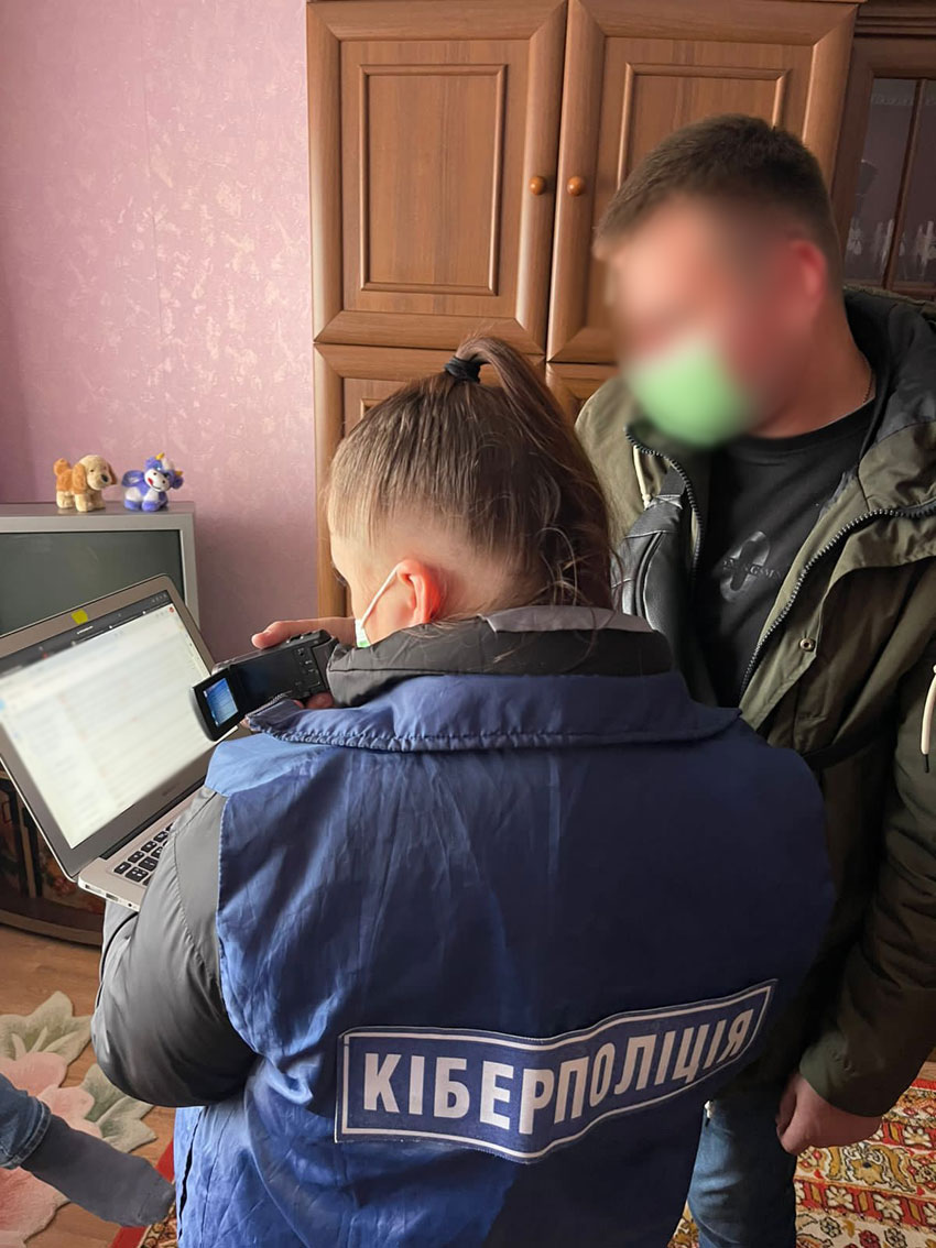 на чернігівщині поліцейські припинили діяльність організованої групи інтернет-шахраїв